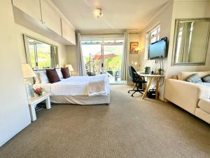 Breathtaking Table Mountain View Apartment in the Heart of Gardens