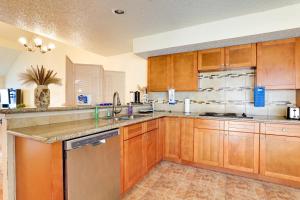 5 Mi to Sugar Land: Houston Area Home w Yard!