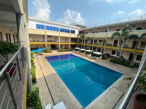 Hotel California Pacific Palm