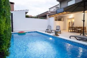 Apartment 88 - Private Heated Pool