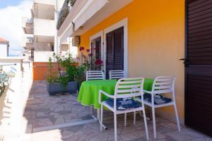 Yellow house apartments