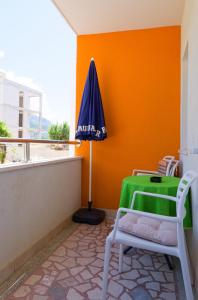 Yellow house apartments