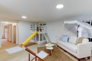 The Playmakers Funhouse-HOF Village - Ubytování bez kategorie ve městě Canton