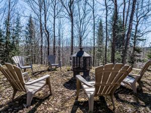 Chalet bois rond avec spa, foyer et nature privée
