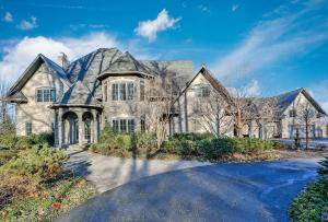 The Estate House-Timeless Elegance at 1885 Farms