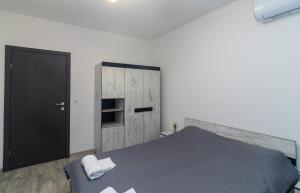 Stylish 2 BDR Apartment at an Excellent Location