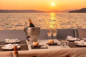 Private Yacht - Princess 72 Fly