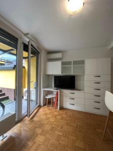 Oasis Atrium Apartment with free parking 