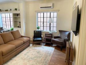 Downtown Knoxville Gem with King Bed and Free Parking