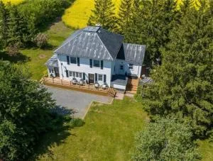 Golden Field Farmhouse - stayinpec on IG - 贝尔维尔