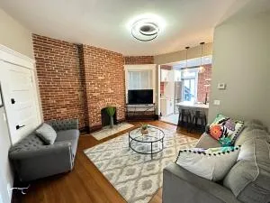 Big Brick 2 Bedroom apartment in Victorian Village - Upper Arlington