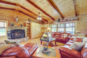 4 Mi to Grandfather Mountain Cabin in Newland!