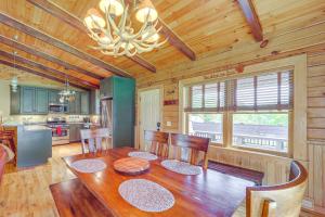 4 Mi to Grandfather Mountain Cabin in Newland!