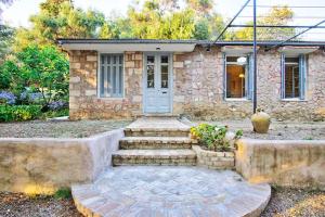 Black Olive Cottage Paramonas