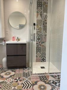 Appartements Appartement et parking Saintes : photos des chambres