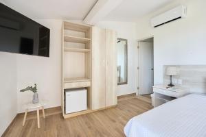 Perla de la Playa Beachfront Hotel