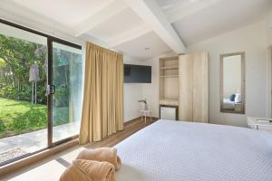 Perla de la Playa Beachfront Hotel