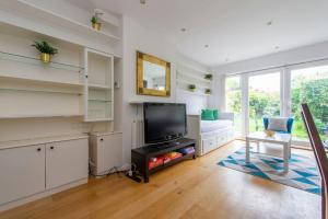 Lovely 2-bed 15 minutes to Central London