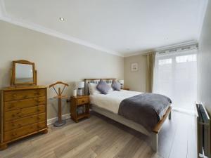 Cosy 3 bedroom apartment in central Portrush with sea views