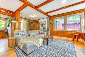 Pet-Friendly Wilmington Retreat with Hot Tub! - Upper Jay