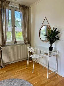 Cozy apartment in Jädraås nestled near the lake just 10 minutes from Kungsberget