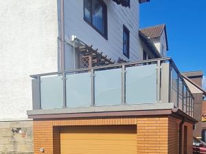 Schönes Ferienhaus mit Balkon und Terrasse in ruhiger Lage