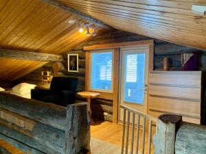 Kaupinpirtti, Ylläs, Äkäslompolo, , Lapland - Silver Log Cabin with Lake and Fell Scenery