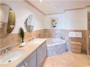 Royal Apartments 3 Bedrooms Communal Pool