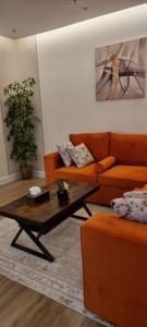 شقة غرفتين نوم وصالة فندقية