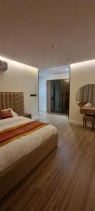 شقة غرفتين نوم وصالة فندقية