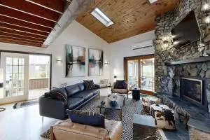 Twisted Rose Cabin - Nemo