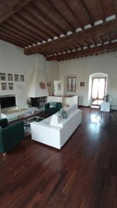 CASA in PIAZZA nel centro storico a due passi dagli imbarchi