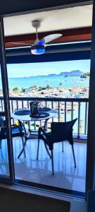 Cobertura frente mar , um andar , na Marina Piratas com estacionamento