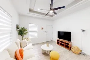 Crimson Hibiscus - فار