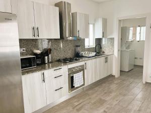 Arena Village | 2H Retiro con Vista a Piscina