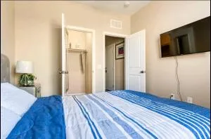 1 North Vegas Airport Pick Up Private Bathroom - Garnet