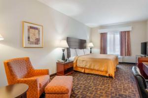 King Room with Bath Tub - Disability Access/Non-Smoking room in Best Western Carowinds