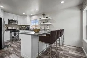 Spacious family Guesthouse private entry near six flags - Three Points