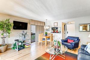 Lakeview Condo with Resort Pool 2 Miles to Golf!