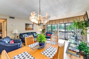 Lakeview Condo with Resort Pool 2 Miles to Golf!