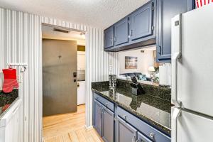 Lakeview Condo with Resort Pool 2 Miles to Golf!