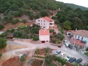 Apartments with a parking space Beli, Cres - 22435 - Porozina
