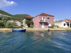 Apartments with hot tub Rogotin, Neretva Delta - Usce Neretve - 23141