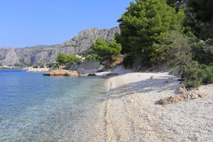 Apartments with parking space Omis - 23229