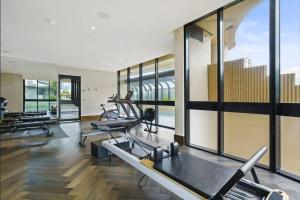 Broadbeach Elegant apartment with views!