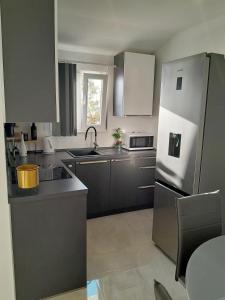 Apartments with parking space Omis - 23229