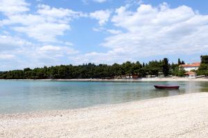 Apartments with parking space Pirovac, Sibenik - 23285