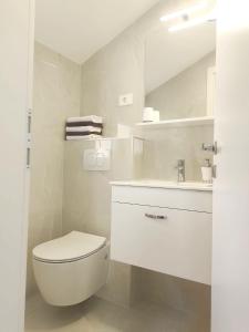 Apartments with parking space Pirovac, Sibenik - 23285