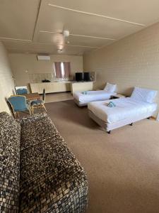 Opal Inn Hotel, Motel, Caravan Park