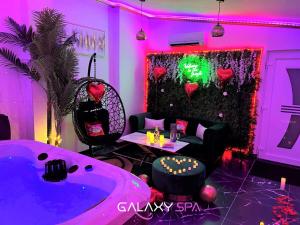 Appartements GALAXY SPA - Suite Jupiter Jacuzzi Privatif : photos des chambres